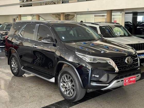 TOYOTA HILUX SW4 2.8 D-4D TURBO DIESEL SRX 4X4 AUTOMÁTICO